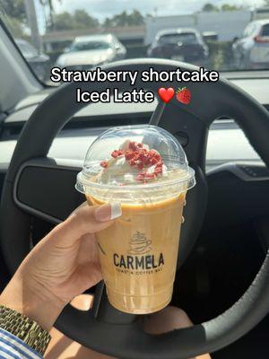 ❤️🍓Strawberry shortcake iced coffee by @Carmela Coffee ¡sólo en Febrero! #carmelacoffee #carmelaambassador #bocaraton #bocaratoncafe #coffeeshop #bocaratoncoffee #icedlatte #straberryshortcake 