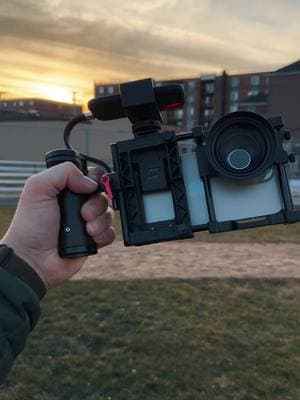 Beastgrip Pro + iPhone = perfect match 🎥‼️👀 #beastgripnation #camerarig #beastgrip #videography #shotoniphone #iphone16 #filmmaker #cameragear 