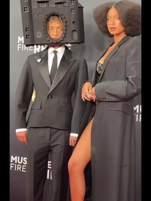 Jaden smith and I at the Grammys 😂😂 #jadensmith #willowsmith #kamikazekoz #grammys #redcarpetlooks #redcarpetfashion #redcarpetready #sacalaschelas #houseparty #toyhouse #hellokitty #comehere #laughter #comedy #comedia #barrilitocerveza🍺 #barrilito #needalaugh 