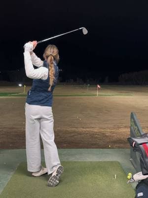 Comfy fit & night golf🫶🏼 #golf #nightgolf #golfer#golfswing #athlete#collegegolf #golfersoftiktok #driverswing #wedges#irons #rangesesh #rangesession #range #golfrange #drivingrange 