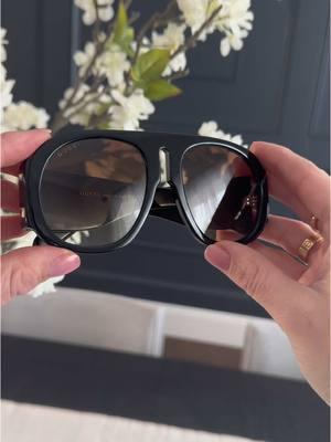 The new it sunnies! Yes, bigger is better. #sunnies #wintersunglasses #sunglassess #biggerisbetter 