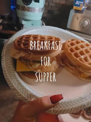 #breakfastfordinner #wafflesandwhich #waffles #fypシ #cookwithus #inthekitchen #EasyRecipe #easymommeals #foryoupage @Ryleigh Roden🪞🍒🎱🐆🏐🪩 