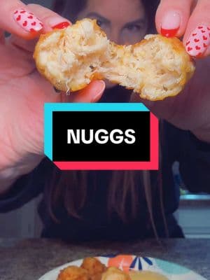 Chicken nuggets ft. my double chin 🥴🤨  . . #phillyfoodgirl #PFG #Recipe #homemade #homecook #philly #philadelphia #eagles #gobirds #fyp #fypp #howto #chicken #nuggets #chickennuggets #airfryer #airfried #honeymustard #bbq #bbqsauce #lowcarb #protein #postworkout 