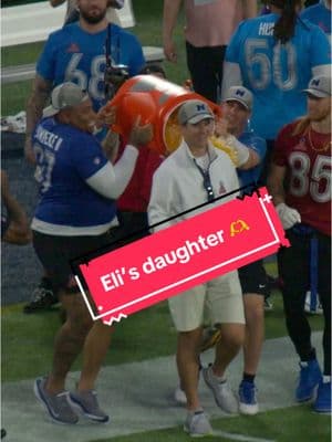 Always looking out for dad 💙 #nfl #ProBowl #elimanning #nygiants #giants 