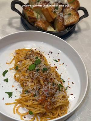 He requested spaghetti tonight, so spaghetti we had 🍝 #pasta #EasyRecipe #cookingtips #spaghetti #dinnerisserved #crushedtomatoes #DinnerIdeas #garlicbreadrecipe #parmesan 