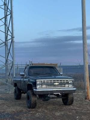 Where’d me front plate go? 🧐 #fypシ #305_squarebody #trucktok #squarebodychevy #tiktokunban #wagonwheels #squarebodynation #heartbeatofamerica #fyp 