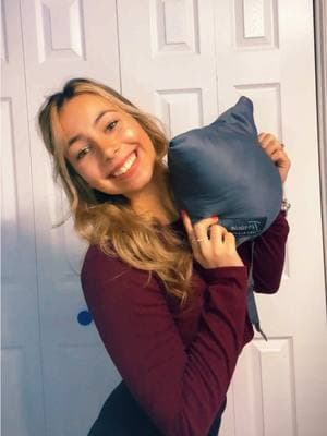 @Tirrinia #tirrinia #tirriniafashion #tirriniatvblanket #tirriniatravelblanket #travelblanket #blanket #cozy #travellife #outdooradventure #4in1 #pillow #softblanket #blanketlife 