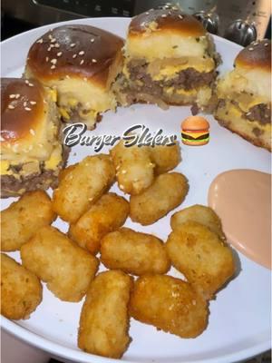 Super yummy & quick dinner idea 😋 #fyp #foryoupage #parati #fypシ #fypシ゚viral #paratiiiiiiiiiiiiiiiiiiiiiiiiiiiiiii #fastandeasyrecipe #recipes #recipesoftiktok #recetas #facilesdehacer #cookingtiktok #trending #burgersliders #athomemeals #athomedinner #comidaencasa 