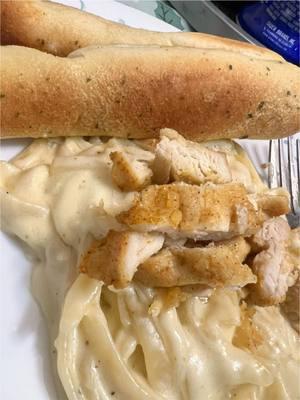 Chicken Alfredo #FoodTikTok #TikTokFood #MomLife #HomemadeAlfredoSauce #EatWithMe #GetLikeMe #GetLikeMe