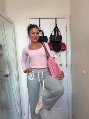 wearing pink just makes mondays a lot better 🌸💖🍓 TOP: from amazon (linked in my storefront) BOTTOMS: from edikted SHOES: Adidas Campus (valentines day release ) BAG: Valentine’s day release longchamp tote #pinkoutfit #pinklongchamp #outfitinspo #OOTD 