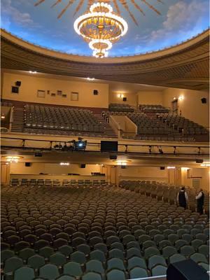 Red Bank! What a GORGEOUS chandelier we get to gaze at tonight ✨ Thanks for the sold out show! Can't wait to see you Jersey Termites at the Basie Center 🎉 #redbank #saturday #countbasie #jersey #soundcheck #kathleenmadign #madiganspubcast #standup #standupcomedy #comedian