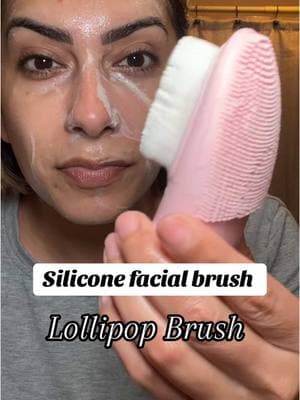 This silicone facial brush has been a game changer in my skincare routine . The shape of it makes it super easy to hold , and the point helps get around your eyes .  Linked in the cart above ⬆️ #siliconefacialbrush #siliconebrush #facialbrush #creatorsearchinsights 