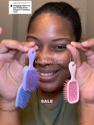 Replying to @ROXIE | TASTEMAKER | MOTIVATOR these UnBrush mini keychains make the cutest gifts 🎁 They come in 7 colors and you can even buy them as a bundle! ☺️ #tiktokshoploveatfirstfind #tiktokshopmusthaves #unbrush #unbrushminikeychain #goodiebagideas #giftideasforkids 