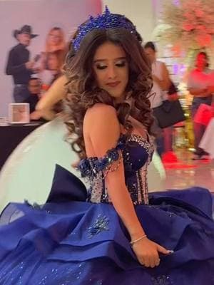 Quiero mi vestido nuevo !! @Luxury Quinceańeras @𝓐 en salón @ExclusivoVIPeventcenter #fanygaraybeautystudio #quinceañera #luxurydress #maquillajedexv #peinadodexv #xv #luxuryquinceañeras #maquillaje #makeupstudio #makeupstudio #phoenix 