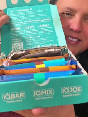 Con Hambre y sin Energia? @SHOP IQBAR #energy #proteina #proteinbar ##iqbar #snacks #lowcarb #foodiesoftiktok #foodiefinds #mindfuleating #comidafitness #SnackTime #parati #fyp #hungry #gym #TikTokShop #tiktokmademebuyit 