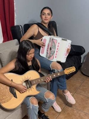 El cerillazo con mi hermana #hjimenezguitar #jimenezbajosexto #bajoquintohjimenez #hjimenez #hohner #fyp #explore #guitarhjimenez #musicanorteña #mujeracordeonista #monterrey #dueto #cadetesdelinares 