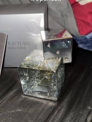 absolutely perfect omg and the SMELL wow 🤩 (i posted the review just go look!) @BILLIE EILISH #yourturn #billieeilishpurfume #yourturnpurfume #billieeilishfragrance #hmhas #billieeilishedits #billie #eilish #eilishno4 