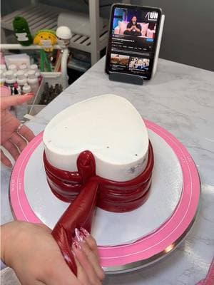 This red buttercream is so pretty🥹 #cake #vintageheartcake #redheartcake #baker #baking #heartcake 