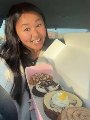 crumbl needs one cheesecake every week #crumbl #cookie #crumblecookiereview #asmr #mukbang #crunch #cheesecake #churro 