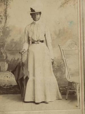 🗣️FEBRUARY 3RD BLACK HISTORY FACT!!!!!!!! Did you know that the first American woman spy was a black woman named Mary Bowser?🕵🏾‍♀️💫 Born around 1840 in Richmond, Virginia, Mary Bowser was enslaved by the wealthy Van Lew family. But thanks to Elizabeth Van Lew, a secret abolitionist, she was freed and sent north to receive an education. When the Civil War broke out in 1861, Van Lew recruited Mary for a daring mission—spying for the Union. Disguised as an illiterate servant, she secured a job in the Confederate White House, working for Jefferson Davis’ family. Confederate officials spoke freely around her, never suspecting she had a photographic memory and was passing their war secrets to the Union! Her intelligence played a critical role in the Union’s victory (1865), though much of her post-war life remains a mystery. She reportedly became a teacher and continued fighting for racial justice. Mary Bowser’s courage helped shape history, yet her name is often overlooked. Let’s change that! 🙌🏾🔥 #HistoryMatters #DidYouKnow #BlackExcellence #WomensHistory #AmericanHistory #BlackHistory365 #CivilWar #UntoldStories #KnowYourHistory #Trailblazer #HiddenFigures #MaryBowser #HistoryBuff #LearnSomethingNew