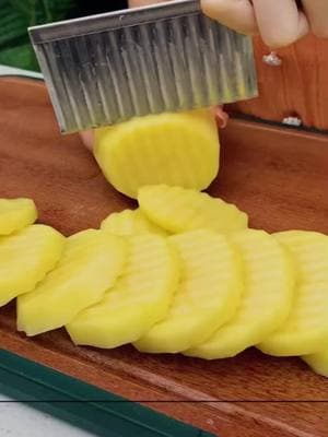 #wolfsbane potato knife, you can make your own delicious wolfsbane potatoes at home #kitchengoods #knife #waveknife#TikTokShopLastChance#TikTokShopNewYearNewAura#spotlightfinds