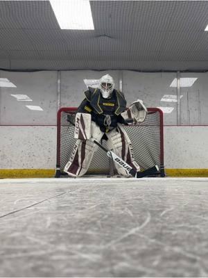 Put me in coach!!! 🏒 #hockeymomlife #goalie #hockey #letsgo #pittsburgh #letsgopens #nevertooold #beerleague #girlsdoitbetter 