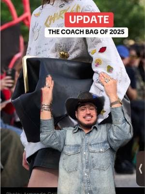 #greenscreen UPDATE!! On the COACH bag that is going to be the Spring trend of 2025!!  @Coach  #coach #coachny #purseaddict #purselover #coinpurse #springtrends #fashiontrends2025 #bagaddict #cuero #carterasybolsas #cartera #unisexfashion 