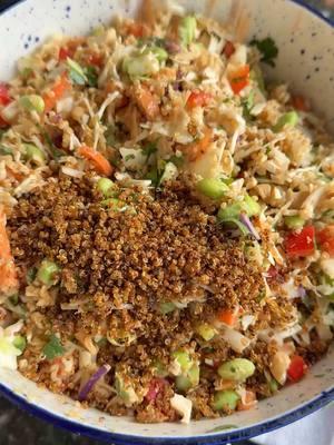 This salad has gone viral on my website for years!! Crispy Quinoa Thai Crunch Salad! So much crunch and packedddd with flavor! Great for meal prep! Recipe linked in my profile 💚#cookiesandcups #salad #quinoa #mealprep #Recipe #healthy 