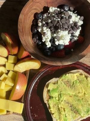 Big delicious breakfast #breakfast #fruitbowl #avocadotoast #apples #breakfastideas #chocolaterecipe #healthyrecipes #fruit #fruitrecipes 