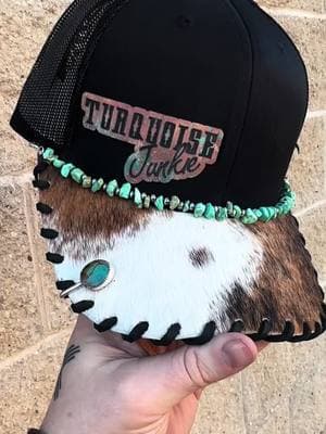 This baddie is available 🔥🔥🔥For the turquoise lover- Black on black Richardson 112 SnapBack with the coolest authentic cowhide, and black leather whipstitch. Stunning turquoise chip with faux silver pearl accents chain. It has a sterling stamped longhorn super UNIQUE pin, with custom Turquoise Junkie distressed turquoise leather patch. AND… to top it off, the most stunning ROYSTON and sterling silver hat brim clip (maker stamped and .925).  This one isn’t for the faint of heart, available now- $225+tax/shipping… first come, this one is truly one of a kind! 🌵 #fullriverfabrication #fullrivertradingco #fullriversilver #turquoise #turquoiselovers #truckerhat #westerntruckerhat #punchy #fullriverhatbar #richardsonhats #richardson112 #westernstyle #cowgirl #cowgirlstyle #westernfashion #yallternative #yallternativefashion #yallternativegirl #westerngrunge #truckerhats 