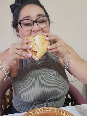 Y que tieneeee!!! 🫣 Soy tragona 🐷😂 #Tragona #Torta #YQueTiene #Gordis #Tripona #Shauuuu #4upage #fypシ #foryoupage #fypviraltiktok🖤シ゚☆♡♥️🦋 