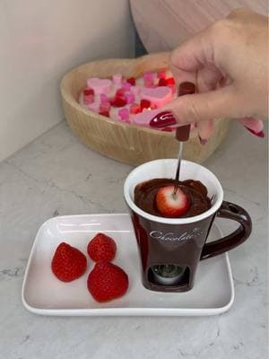 🔗In Bio! Fondue cups 🫕 #chocolate #valentine #ValentinesDay #asmrfood #asmr #amazonfinds #foodtiktok #dessert #fondue #satisfying #fonduecup #easydessert 