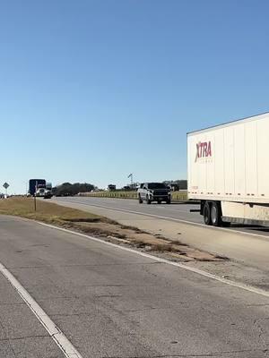 🥵🥵🥵🥵😎 woooo ol son get ya some of that!!! #barcotrucking #blowthisup #fyp #specializedtransport #trucks #trucker #heavyhaulmafia #hatermade #cozadtrailer #oversize 