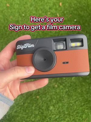 Reasonable camera just upload the photos to your phone 👍🏼 #camera #filmcamera #digitalcamera #photo #filmphotos #disposablecamera #photography #filmtok 