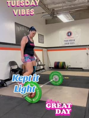 Light session today, focusing on deloading and moving well. Sometimes, pulling back is the key to pushing forward Have a great Tuesday  #NutritionCoach #SportsNutritionist #StrengthTraining #OlympicLifting #MastersLifter #WomenWhoLift #DeloadWeek #TrustTheProcess 