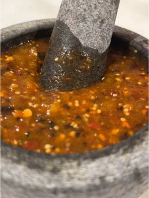 Salsa Tatemada 🌶️ Que no puede Faltar en Casa🌶️🔥😋 Salsa de Tomatillos  Salsa tatemada de Tomatillos  Salsa de molcajete Ingredientes: •2 Ajos  •6 Tomatillos •8 Chile de Arbol (al gusto) •2 Chile Puya si no encuentras usa 1 Chile Guajillo Y Sal al gusto Todo va Asado / Tatemando  pero no dejes quemar los chiles o te va salir amarga la salsa Igual los tomatillos cuando cambien de color y estén bien asados, ya están listos porque luego sale amargo si no usa un tomate pa que no  ##salsatatemada##salsaasada##salsadetomatillo##salsademolcajete#s#salsapicantes#salsataqueras#salsarojas#salsarojadetomatillos#salsaparatacoss#salsaparalacarnitaasadas#salsamexicanas#salsarojaasadas#salsapicosal#lamejorsalsataquerab#bmgrecetasm#mexicantiktokm#mexicotiktokm#mexicop#paratip#paratiif#fypf#foryoupagef#foryoupage❤️❤️v#viralr#recetaviralr#recetasmexicanass#salsamexicana🇲🇽m#mexico🇲🇽