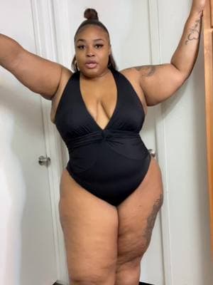 I love me a good swimsuit! Tummy control and smart! Can’t beat that!! @shopshapellx #shapellx #swimsuitcheck #plussizefriendly #plussizeswimwear 