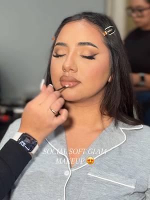 Soft and glam 💗😍  for appointments send me a DM in ig: beautyskinbykb 💓💕.  . #makeup #maquillaje #maquilladora #makeupartist #professionalmakeupartist #hairstylist #bridalmakeup #bridalhairstyle #travelservice #travelservicemakeup #makeupbag #makeupkit #makeupcase #makeupstuff #wedding #bride #bridal #losangeles #orangecounty #LA #OC #losangelesmakeupartist #orangecountymakeupartist #losangeleshairstylist #orangecountyhairstylist #downeymua #downeymakeupartist  #quinceañera #quinceañerahairstyle #quinceañeramakeup #losangelesquinceañera #losangelesquinceañeramakeup #losangelesquinceañerahairstyle #orangecountyquinceañera #volumehairstyle 