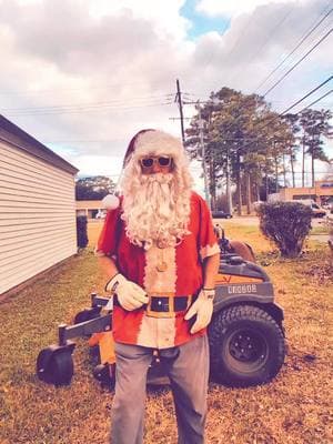 #santa #santaonascooter #santaonamower #dance #dancetrend #fall #santa #dancetrend #newdancetrend #trendingvideo #trending #sillybilly #havingfunatwork #zeroturn #scagmowers #scag 