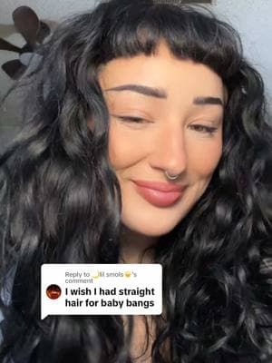 Replying to @🌙lil smols☀️ reminder your hair doesn't have to be straight to have baby bangs ✨ #babybangs #microbangs #bettybangs #wavyhair #curlyhair 