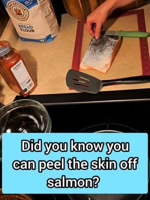 Quick kitchen hack to easily peel salmon skin off! 🐟 Heat the filet for a little bit on a skilled, and then peel the skin off effortlessly. No mess, no stress! 🙌 #KitchenHack #SalmonSkin #CookingTips