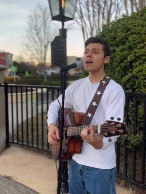 Singing in downtown Atlanta #atlantaartist #guitarsolo #acousticover #streetsinger #gabrielsejas 