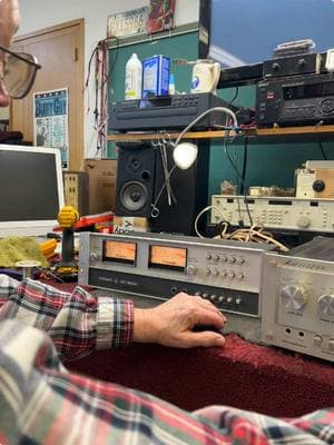 Don messing with this Crown Output Control Center.  #vintageaudio #hifiaudio #audiophile #audiophiles #vintagestereo #workvibes #vintage #stereo #classicaudio #lostart #thevintageaudioshop #cool