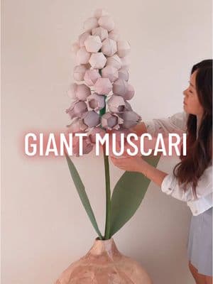 Create a stunning giant Muscari (grape hyacinth) paper flower 🌸✨—perfect for weddings, parties, and event backdrops! Follow this easy DIY tutorial to craft realistic petals, leaves, and a sturdy stem. Grab your templates and start crafting today! 🎨✂️ #DIYPaperFlowers #EventDecor #WeddingBackdrop #PaperCraft #HandmadeDecor #paperflowers #floresdepapel #floresdepapelgigantes #giantpaperflowers 