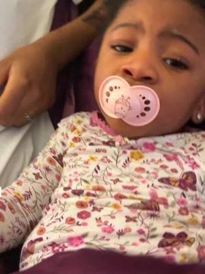 Pls tell me how you’re doing with pacifier weaning cs she’s attached! #creatorsearchinsights #toddlersoftiktok #toddlertok #momsoftoddlers #teenmama #supportivemama #kaiorlelani 