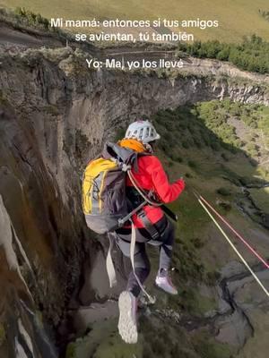 Perdóname ma 😅 ¿Alguien más? Ya quiero volverme a aventar del péndulo, esto fue lo que hicimos en nuestro viaje de @wildlatitud en:  📍Ecuador 🇪🇨 ⛺️ @tanyabadillo  . . . . #wildlatitud #tanyabadillo #exploremore #alwaysoutside #bungee #ecuador #pendulo #salto #chimborazo #viajes #aventura #volcanchimborazo #volcan 