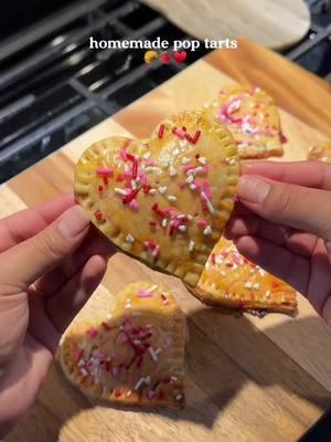 homemade pop tarts 😋🍓💗 #poptart #strawberryjam #baking #bakingrecipe #recetasfaciles #recetas #valentinesbaking #valentinesdessert #homemade #dessert #fyp #aesthetic #postres #postresfaciles #antojitos #parati #foryoupage 