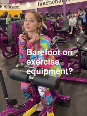 Do you think it's possible to train barefoot? And why did I take off my sneakers? #анфисаряжкина #Anfisa #Анфиса #фитнес #фитоняшка #sport 