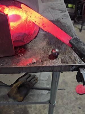 Forging a knife from a steel ball #forged #blacksmith #handmade #custom #fire #forgededge 