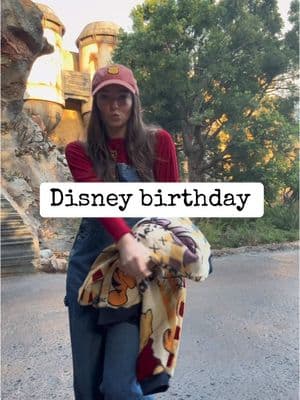 A very magical birthday and the most chaotic vlog 🤪💙🙏🏼  #magickeyholder #inspirekey #disneyland #annualpassholder #californiaadventure #disneybirthday #goldenyear #disneyvlog #disneyinfluencer #birthday #disneyfriends 